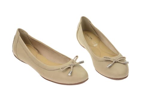 beige ballerinas